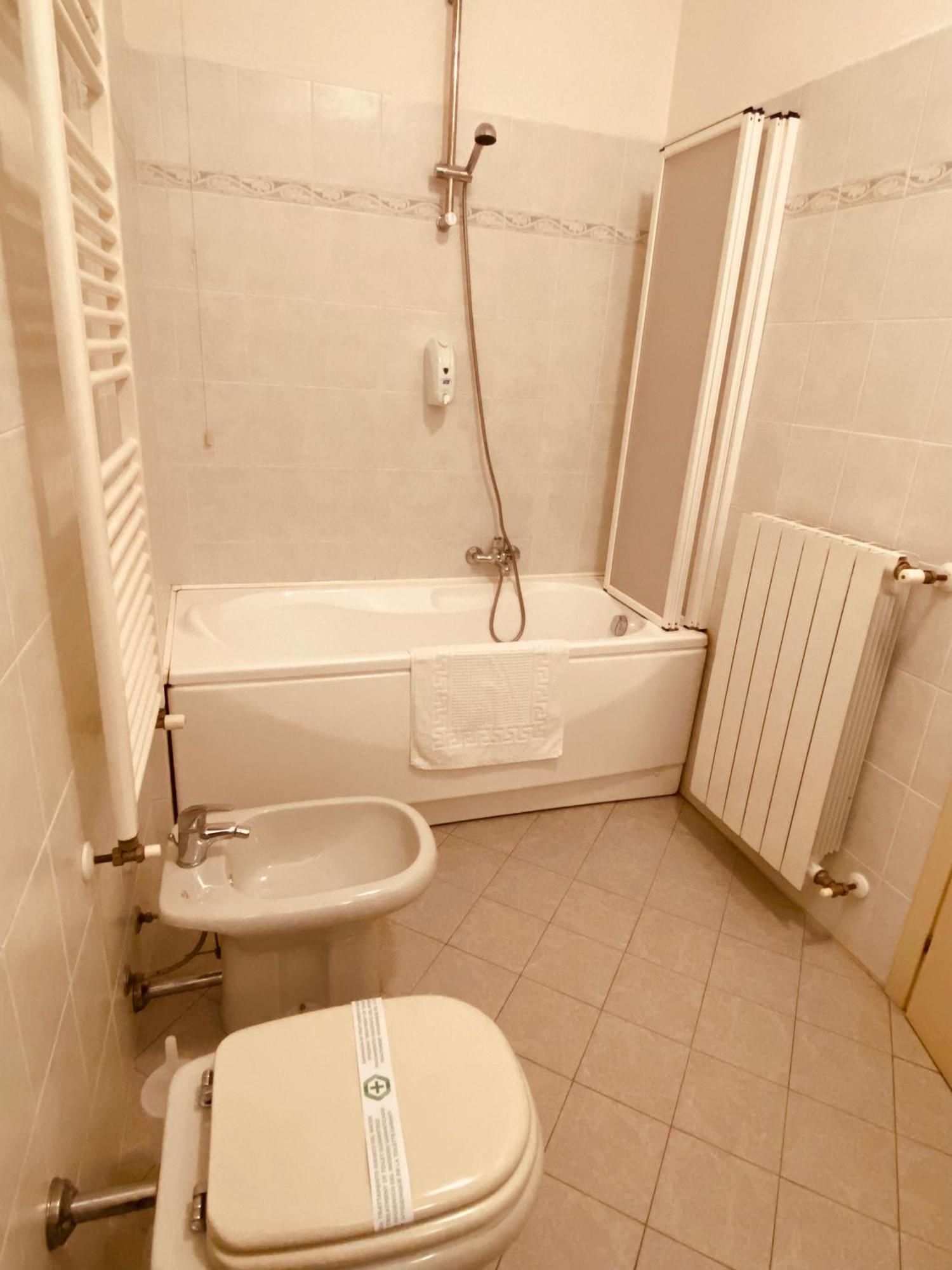 La Casa Di Amici Miei Apartment Cremona Bagian luar foto